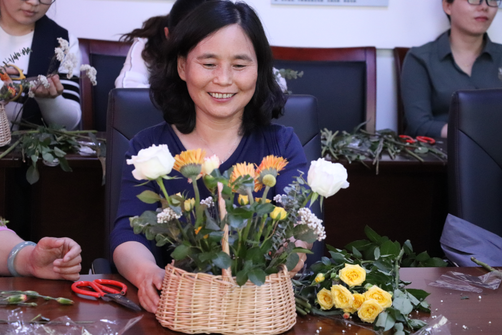 母親節(jié)特色主題活動(dòng)——“花香祝?！かI(xiàn)愛母親”插花會(huì)(圖5)