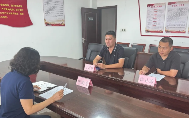 惠眾財(cái)金集團(tuán)紀(jì)委組織新入職退伍安置軍人開(kāi)展廉政談話(huà)會(huì)(圖2) 惠眾財(cái)金集團(tuán)紀(jì)委組織新入職退伍安置軍人開(kāi)展廉政談話(huà)會(huì)(圖2)